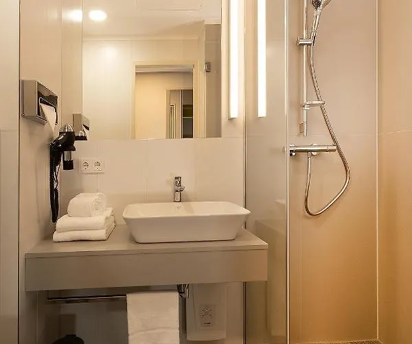 Отель Th Messe 3*